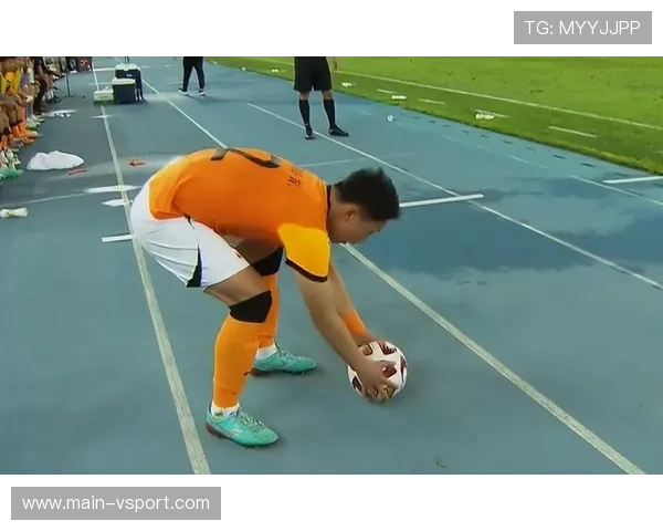 小球童快速捡回皮球，帮助比赛流畅进行获赞